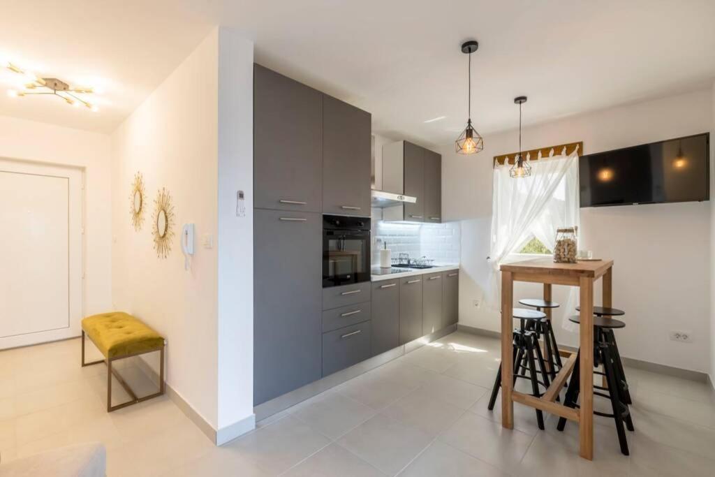 Apartment By Joe โตรกีร์ ภายนอก รูปภาพ