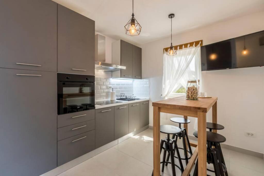 Apartment By Joe โตรกีร์ ภายนอก รูปภาพ